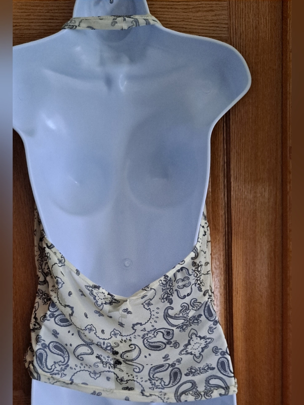 NWT PrettyLittleThing Draped Halter Bandana Print Top in Cream - Picture 8 of 9